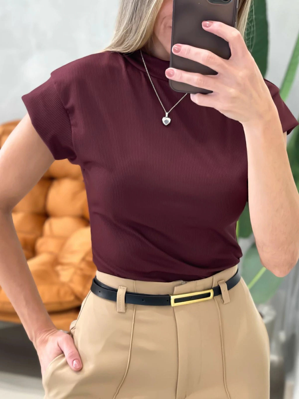 Blusa Feminina em Ribana Muscle Tee com Gola Tuane