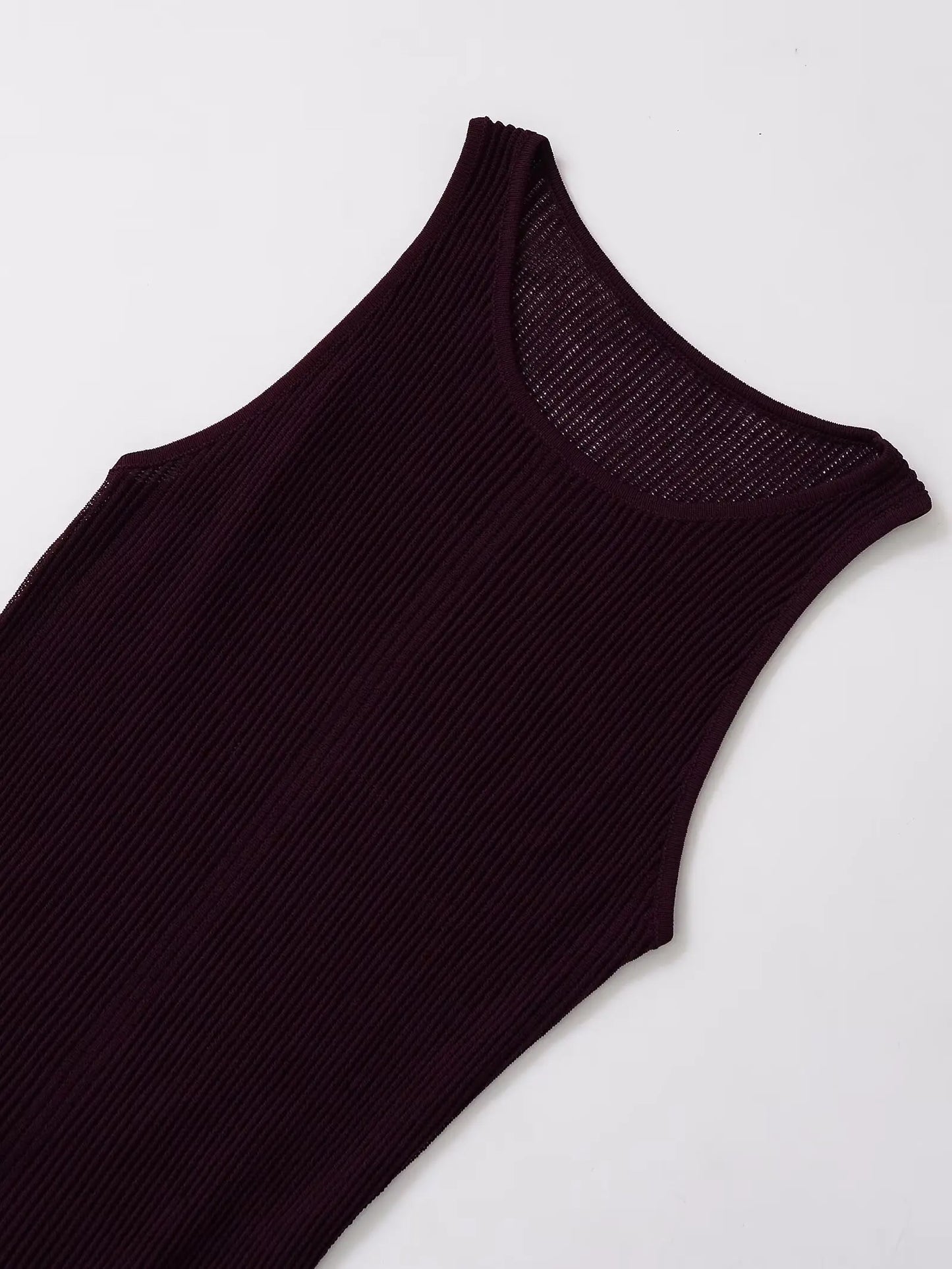 Vestido longo feminino canelado, sem mangas, com gola redonda, elegante – lançamentos de verão 2025