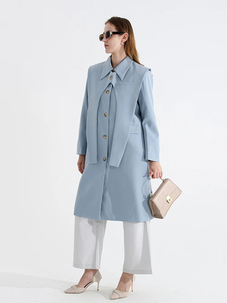 Trench coat feminino com pala. Sobretudo versátil para meia‑estação.