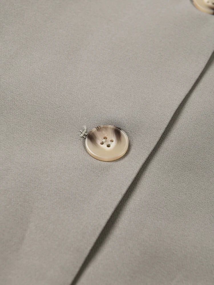 Trench coat feminino com pala. Sobretudo versátil para meia‑estação.