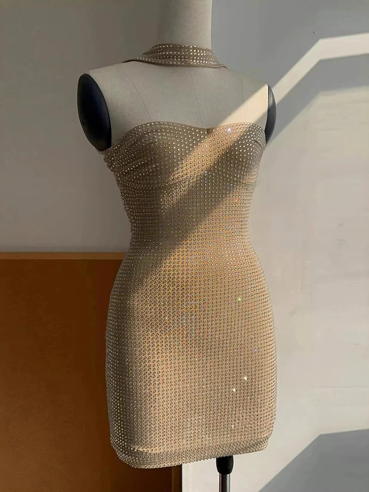 Vestido feminino fashion em tom damasco