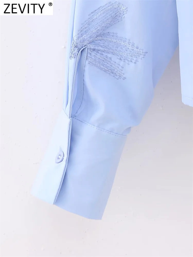 Blusa feminina fashion com bordado de flores em paetê, modelo curto estilo smock, manga longa, camisa cropped elegante para escritório