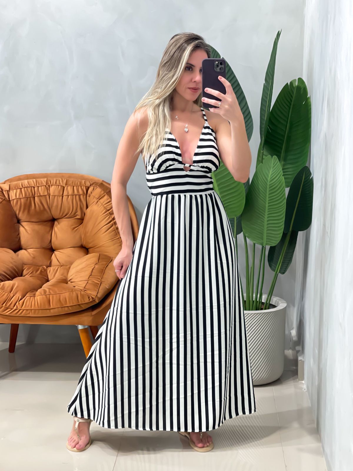 Vestido Midi em Duna com Decote e Amarração Maiara R