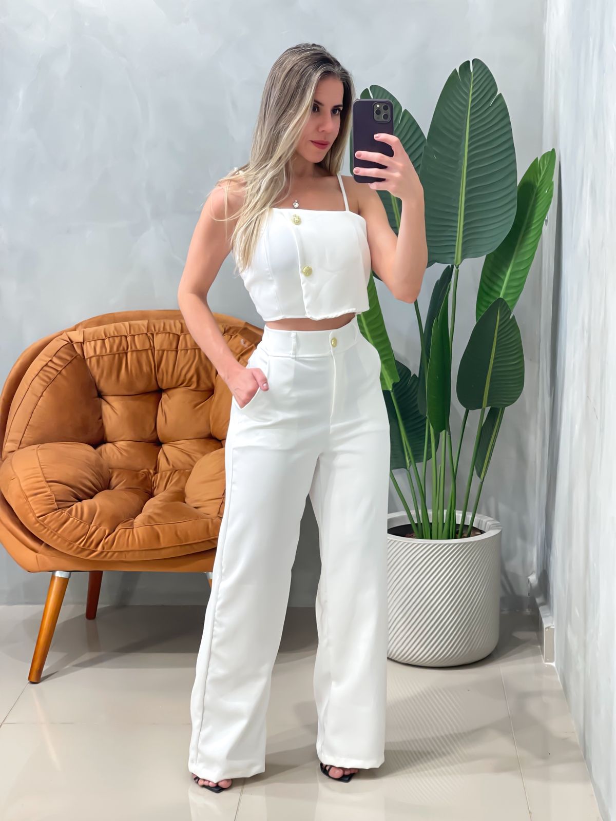 Conjunto em Alfaiataria Calça Pantalona e Cropped Bianca