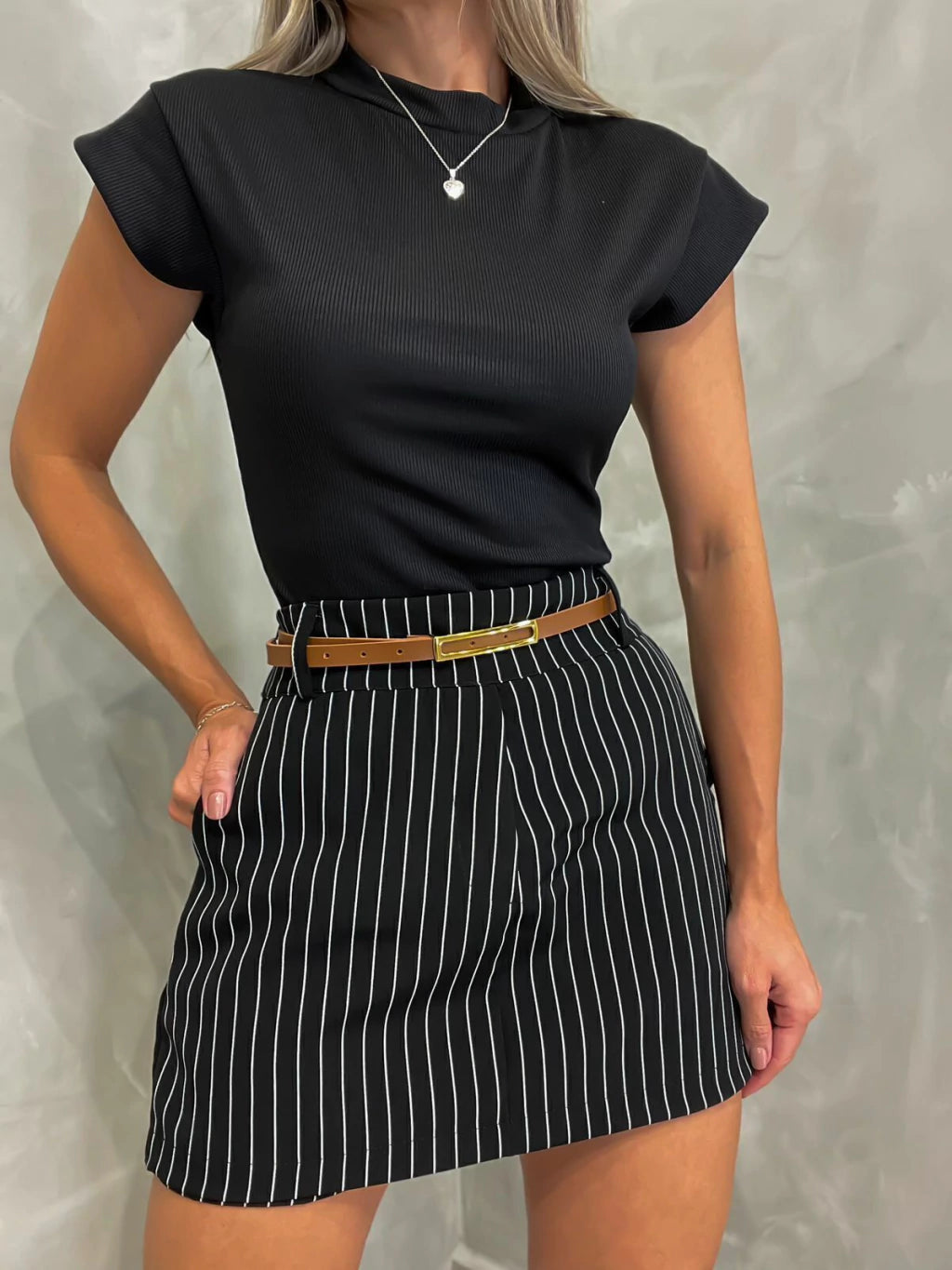 Blusa Feminina em Ribana Muscle Tee com Gola Tuane