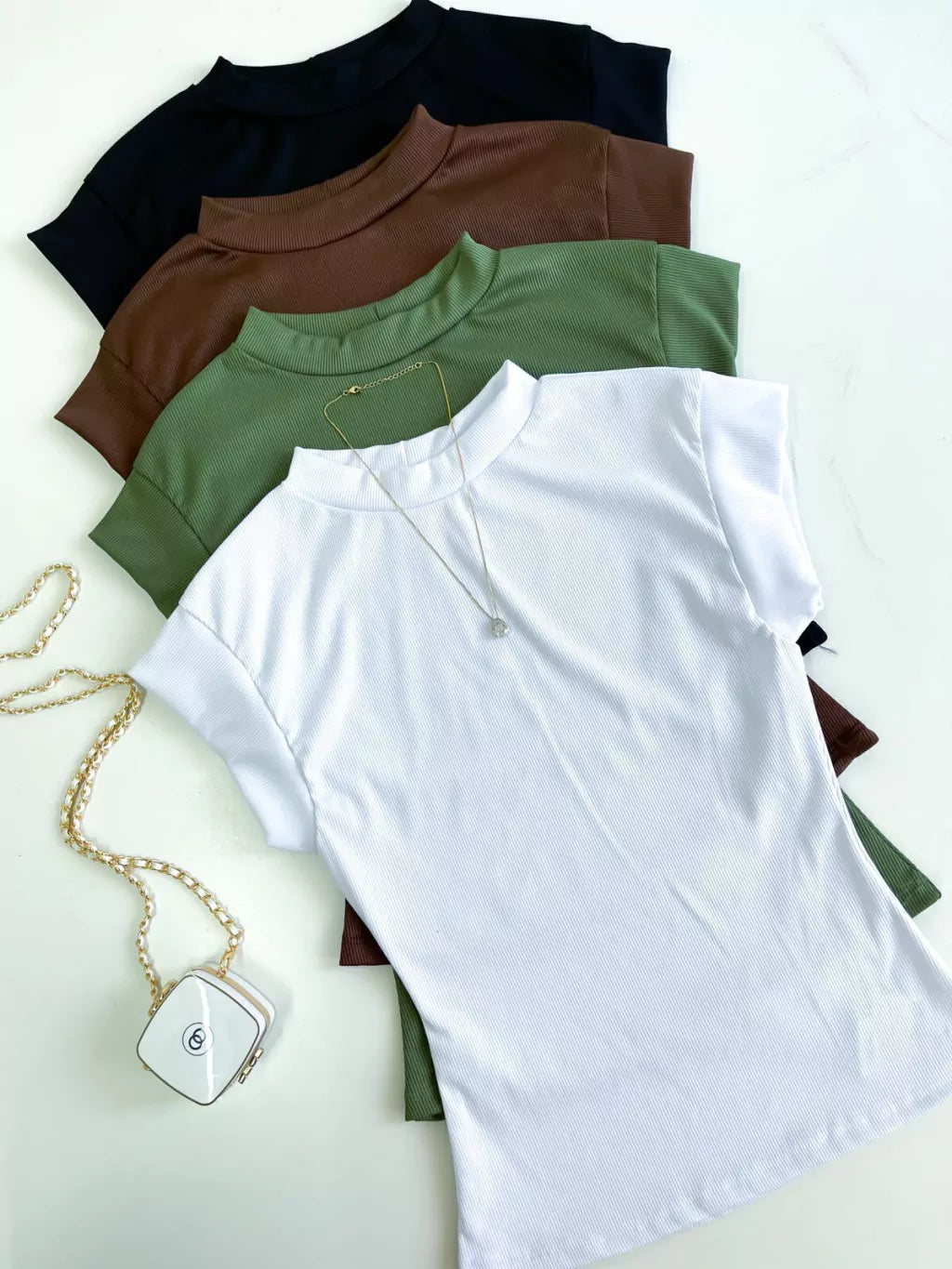 Blusa Feminina em Ribana Muscle Tee com Gola Tuane