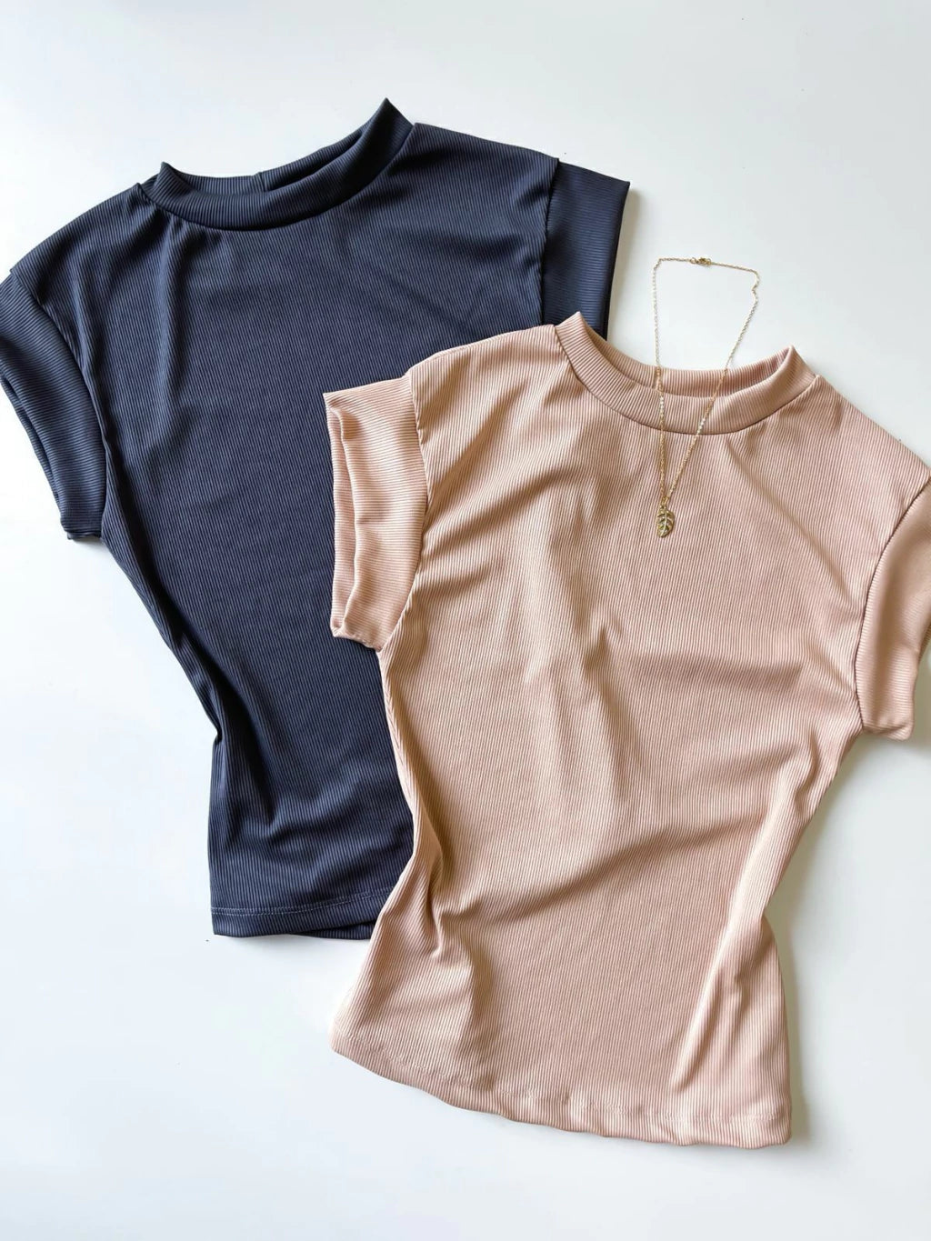 Blusa Feminina em Ribana Muscle Tee com Gola Tuane