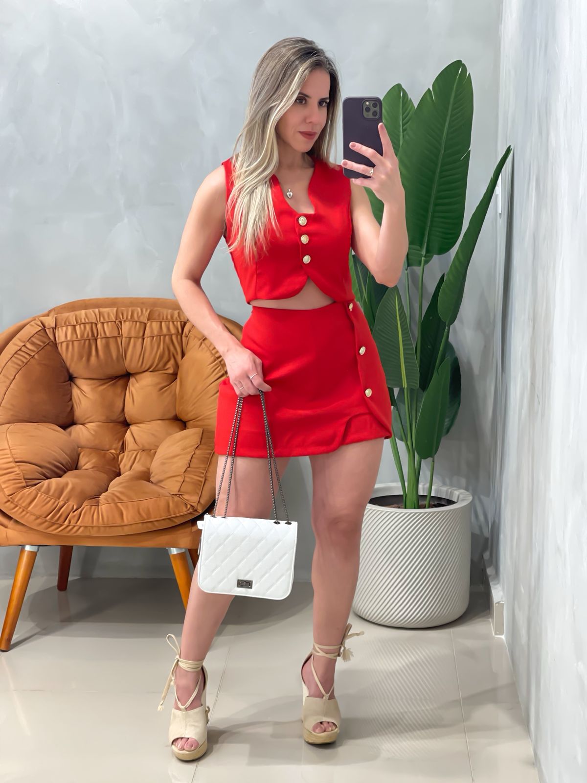 Conjunto em Alfaiataria Shorts Saia e Colete Assimétrico com Botões Tamiris Ref.