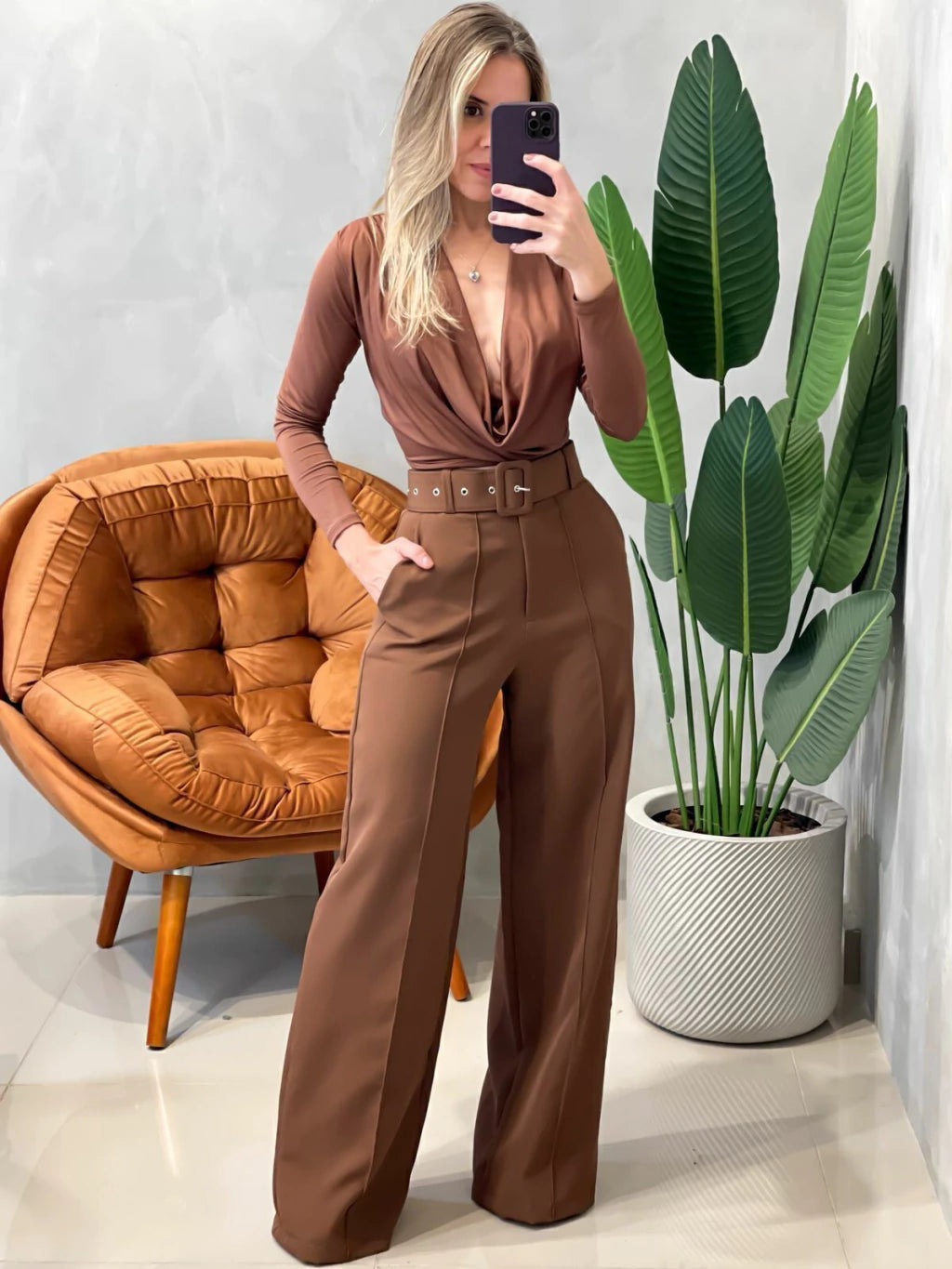 Calça Feminina em Alfaiataria Pantalona Lorena