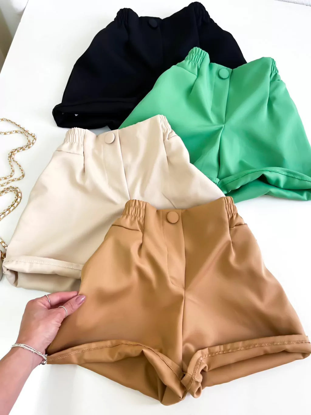 Short em Alfaiataria Cós com Elastico e Botão Damiana