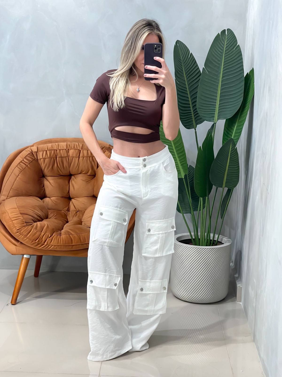 Cropped em Poliamida Manga Curta Decote Quadrado com Recorte Brenda